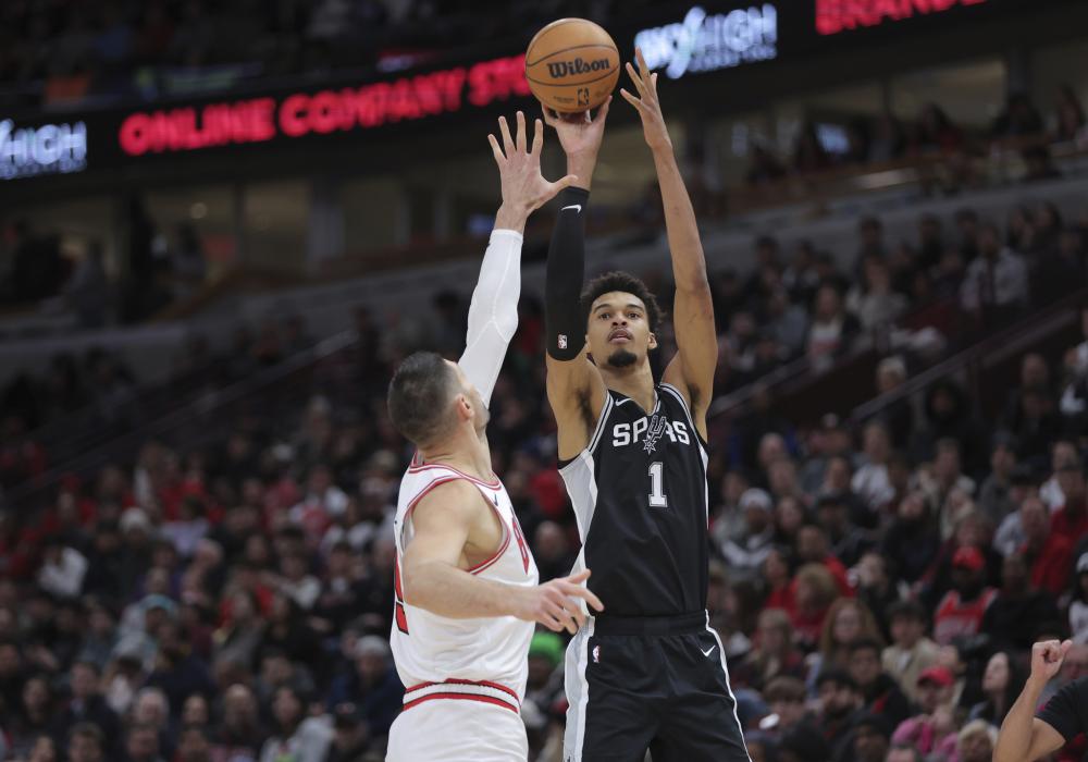 [国足]国足一天两练 磨合阵容总结得失.